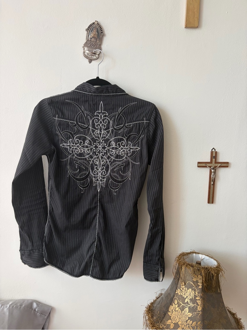 Vintage Roar Y2K Tribal Embroidered Pinstripe Shirt Black M